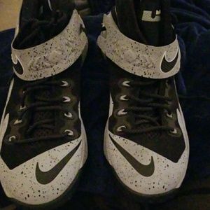 Nike Lebron Athletic Shoe Black with Grey Speckle